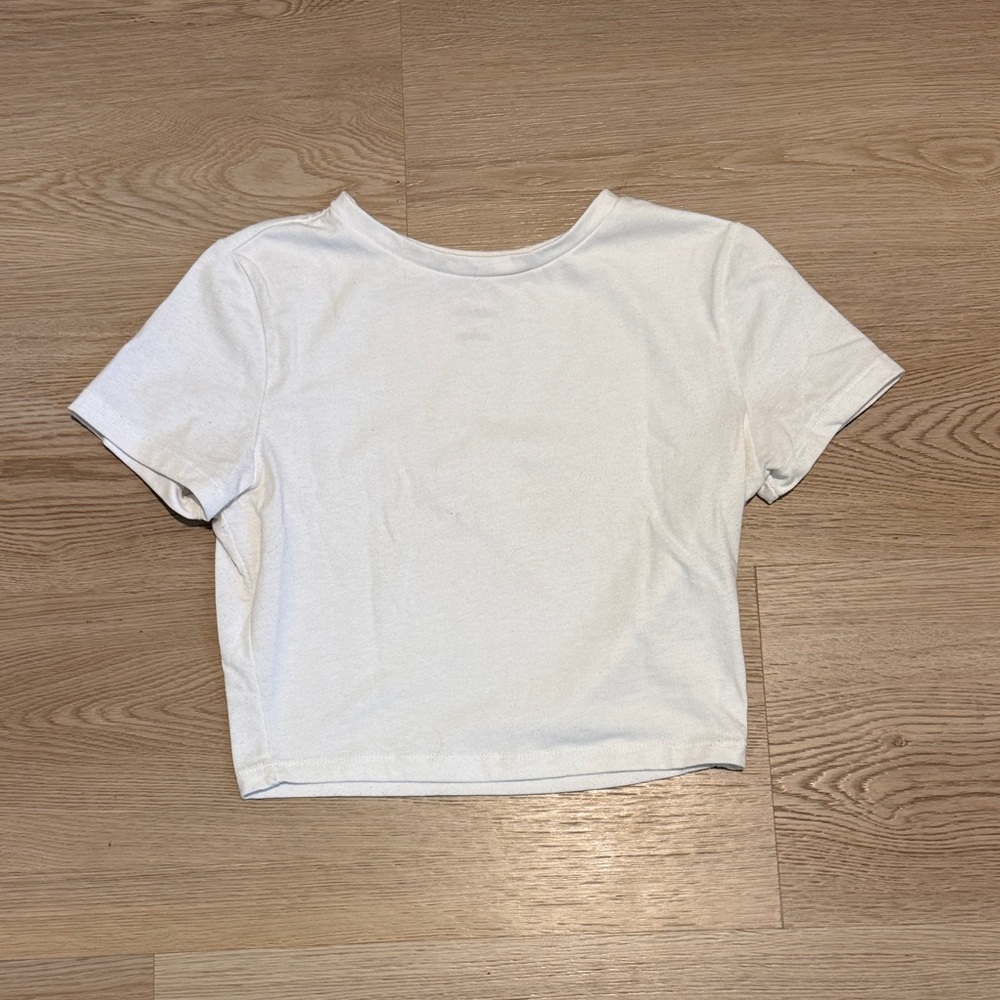 Target Classic Loose Fitting White Cropped Tee, Size Small 🤍